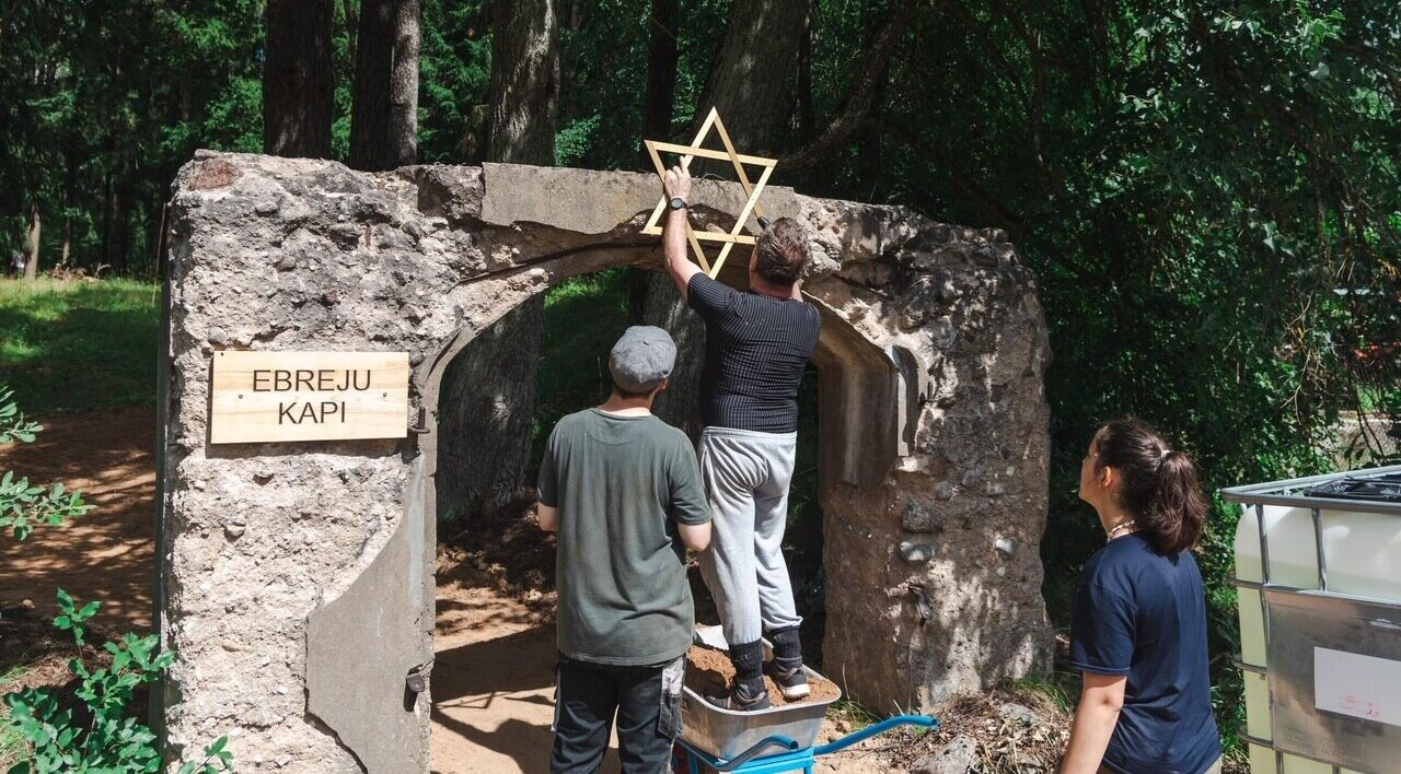 Latgale: Vācieši sakopa Riebiņu ebreju kapsētu