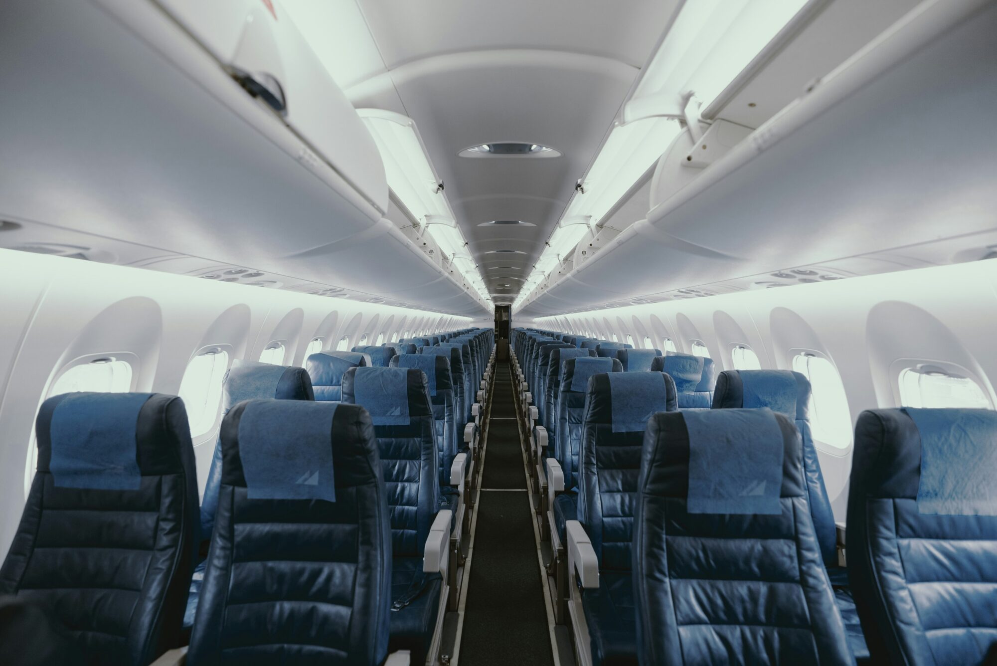 Desmitiem pasažieru ievainoti turbulencē, kuras dēļ lidmašīna veikusi ārkārtas nosēšanos Brazīlijā