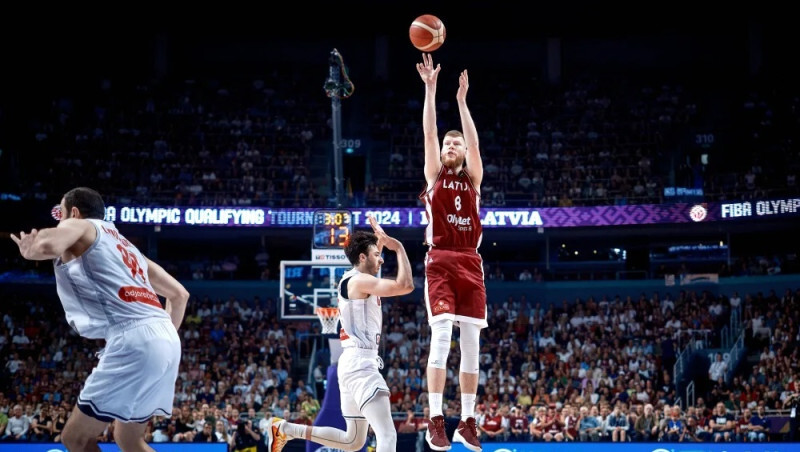 Video: Latvijas basketbolistiem uzvara Parīzes olimpisko spēļu kvalifikācijas turnīra pirmajā mačā