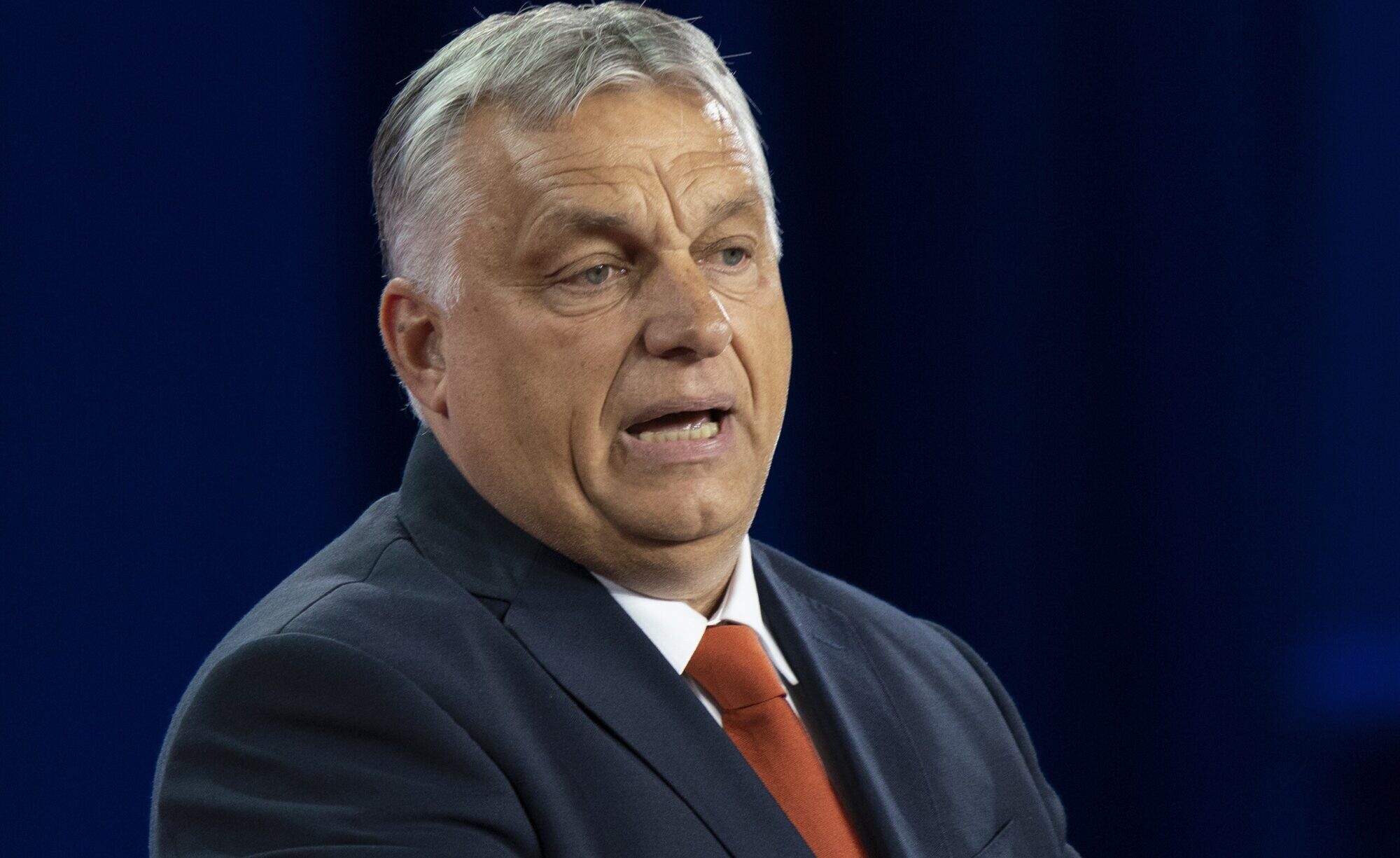 Orbāns pirms ES samita tiksies ar Makronu