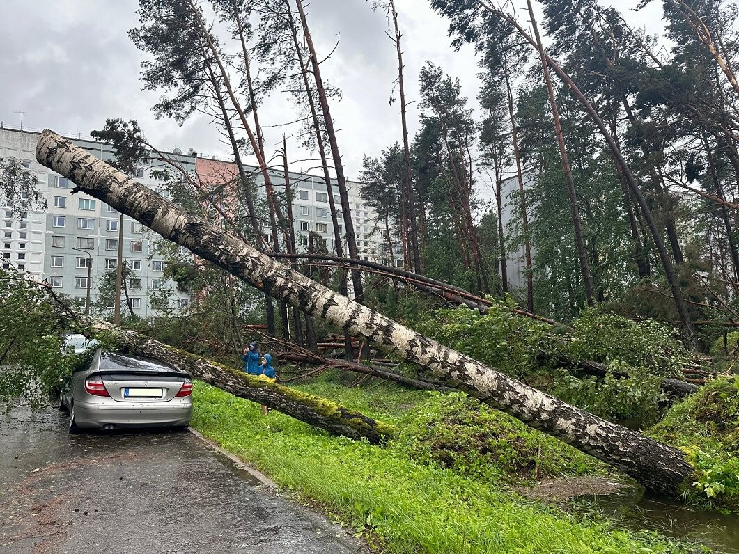 Jūrmalā ap 1000 iedzīvotāju lūguši palīdzību pēc vētras