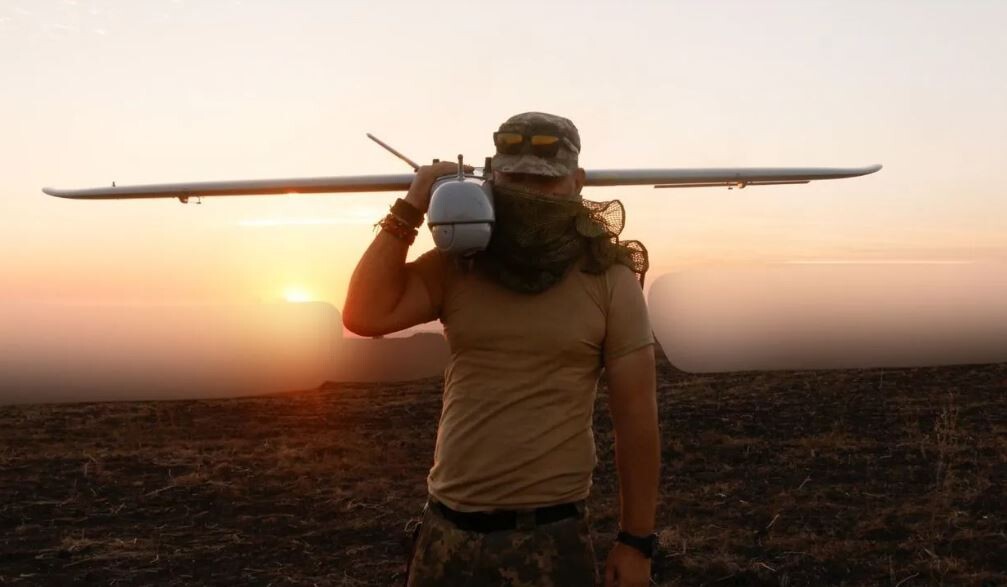 Ukrainas dronu uzbrukumā aizdegusies Krievijas munīcijas noliktava