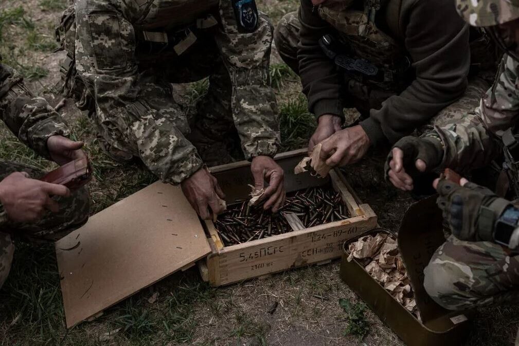 Jūlijā un augustā Ukraina saņems 50 000 šāviņu mēnesī