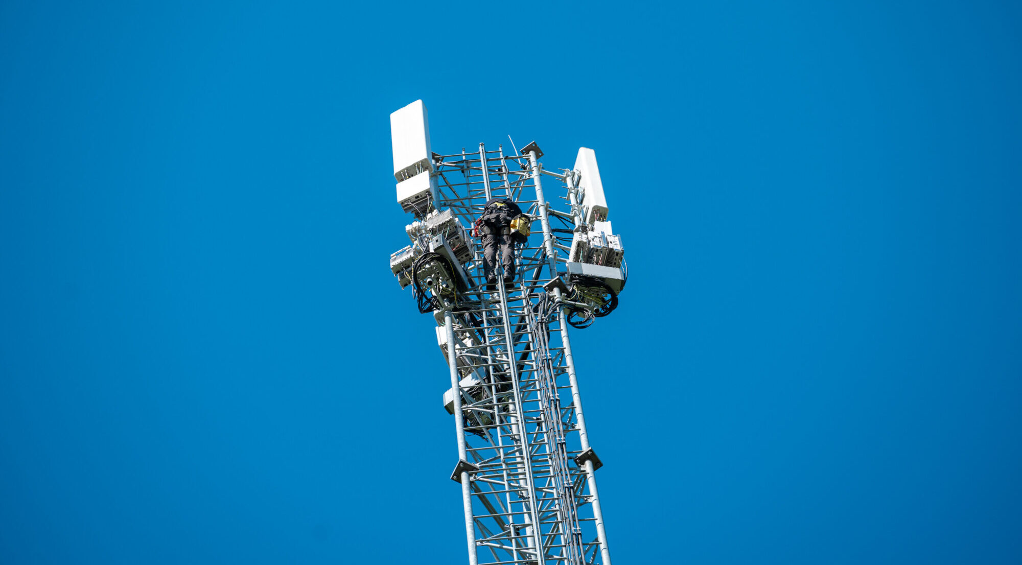 “Tele2” investējusi vairāk nekā 200 000 eiro Liepājas bāzes staciju pieslēgšanā optiskajam tīklam