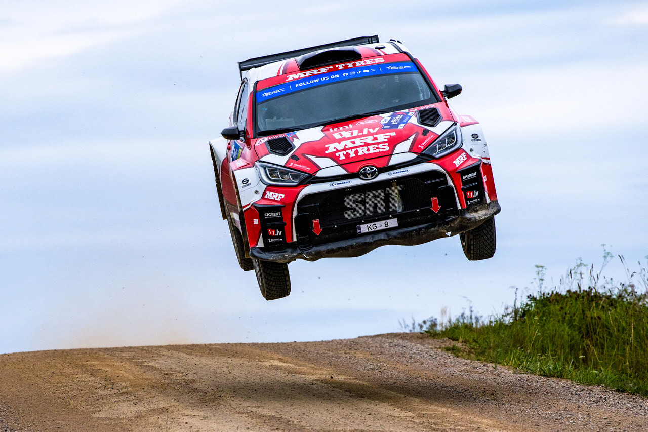 Foto: Seska ekipāža WRC Latvijas posmam iesildās ar 13. vietu Eiropas čempionāta Igaunijas rallijā