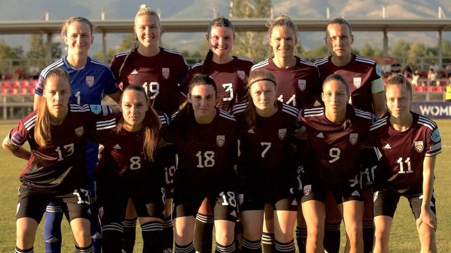 Latvijas futbolistes Eiropas čempionāta kvalifikācijā izcīna uzvaru