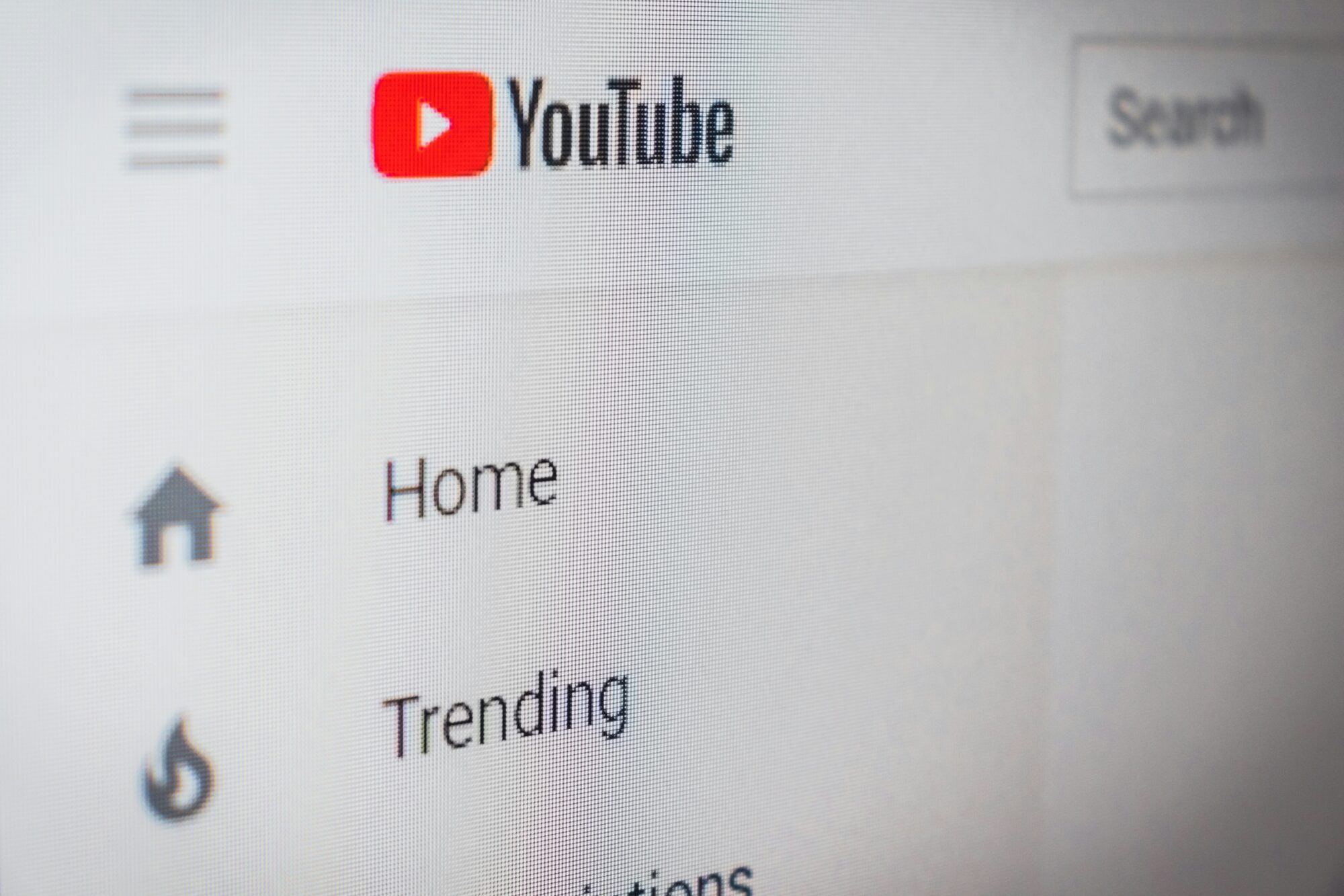 “YouTube” bloķē sankcijām pakļautu Krievijas izpildītāju kontus