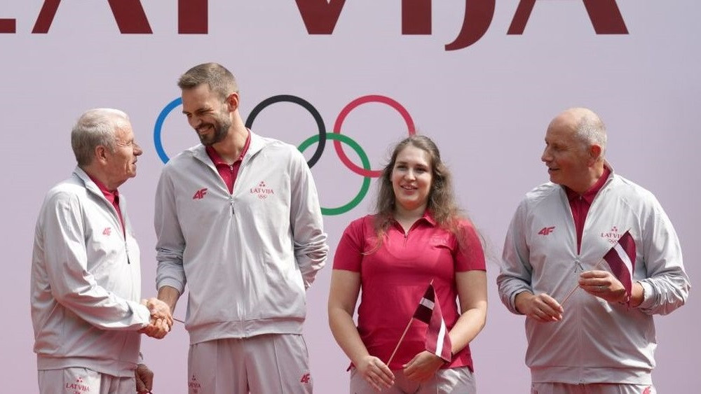 Pirmie Latvijas sportisti devušies uz Parīzes olimpiskajām spēlēm