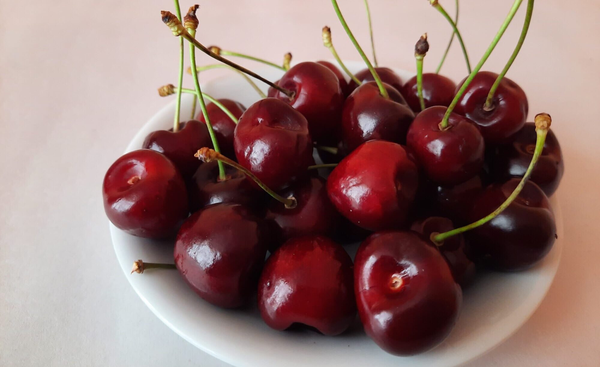 Receptes: Ķirši “ķirsī” jeb vasaras saldi skābais piedzīvojums