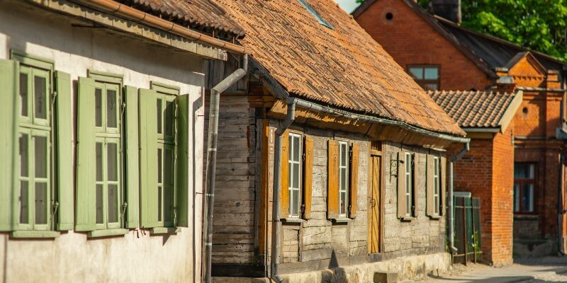 Kurzeme: Konsultē par vēsturisko namu fasāžu atjaunošanu