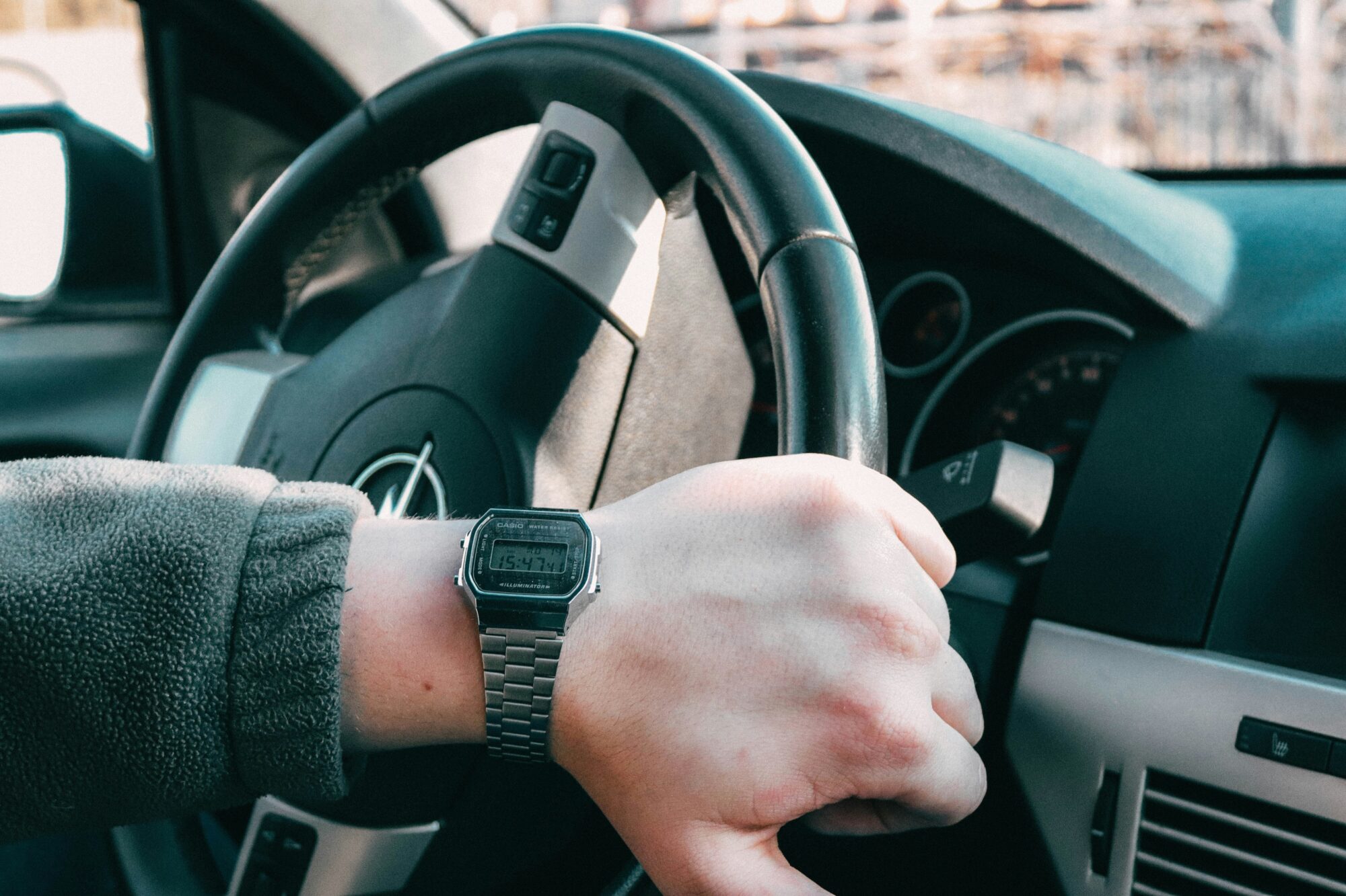 Ar vienu “Opel” Vaiņodē apdauza citu un aiz bēdām piedzeras