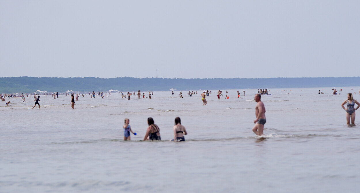 Ūdens temperatūra jūrā aizvien svārstās ap 20 grādiem