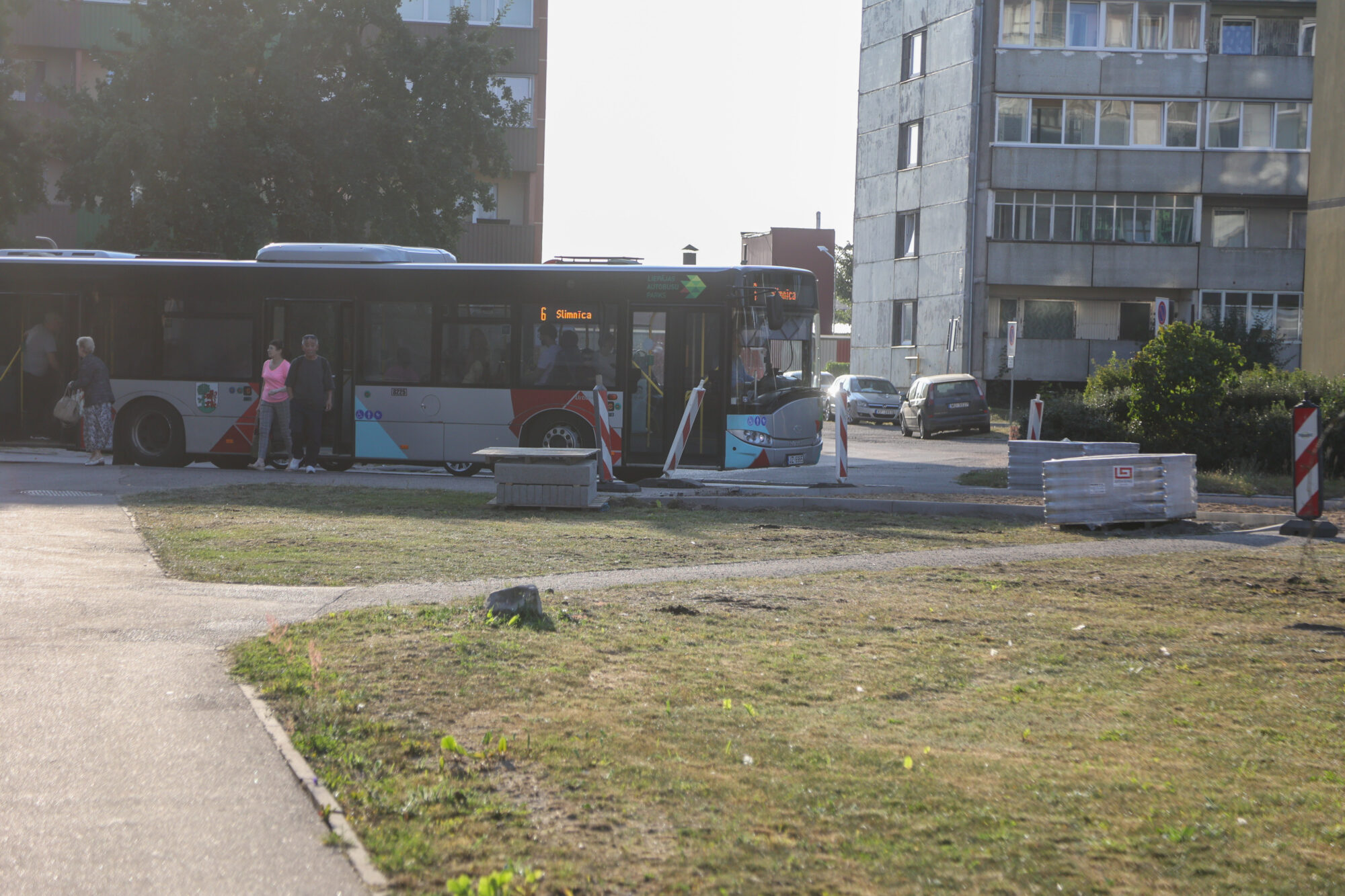 Foto: Autobusu pietura būs ērtāka pasažieriem
