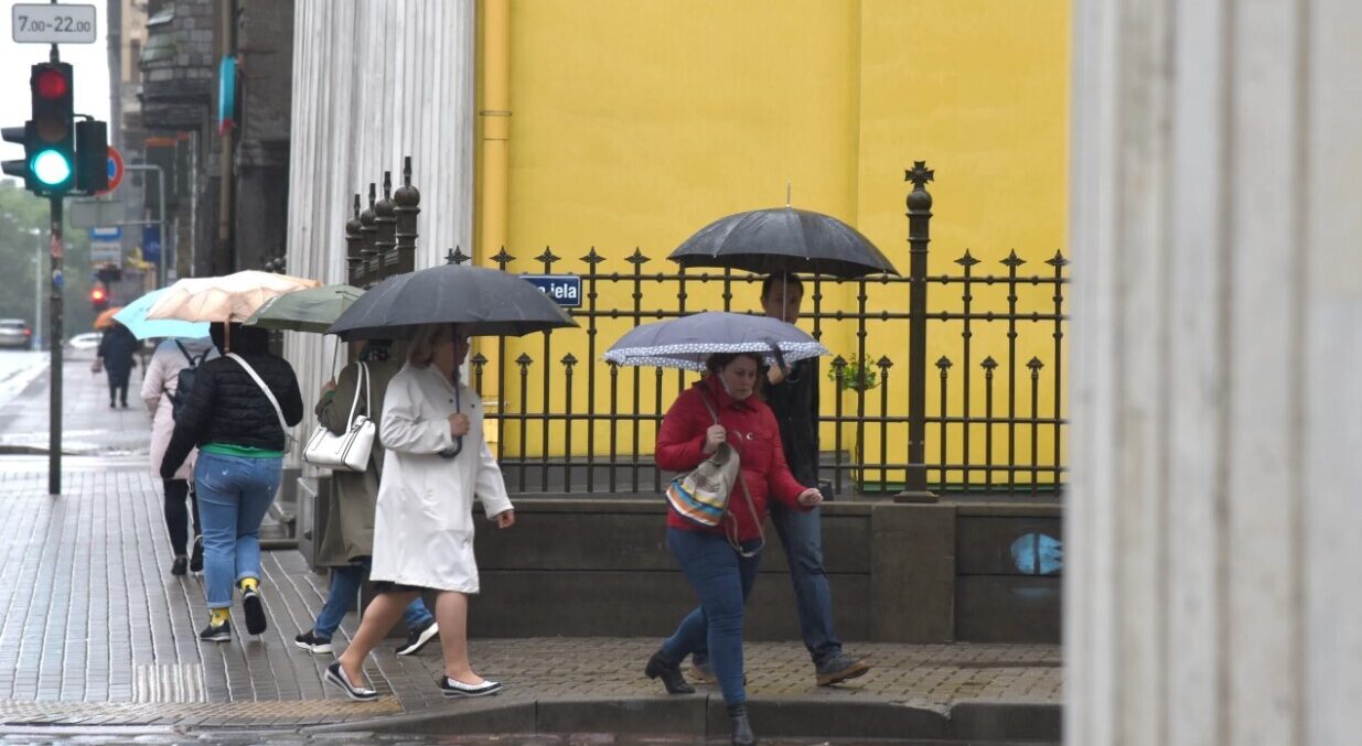 Sestdienas naktī Kurzemē līs, dienā lietus gaidāms citviet valstī