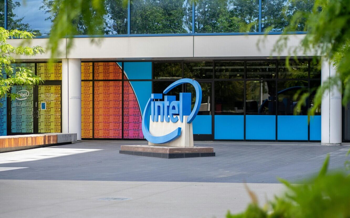 “Intel” likvidēs vairāk nekā 15% darbavietu