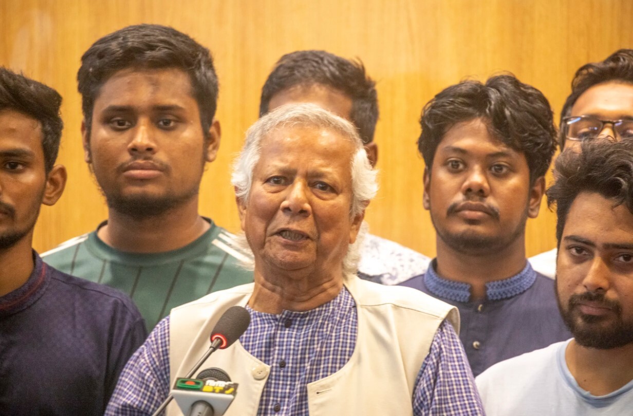 Nobela Miera prēmijas laureāts Junuss nodevis Bangladešas pagaidu valdības vadītāja zvērestu