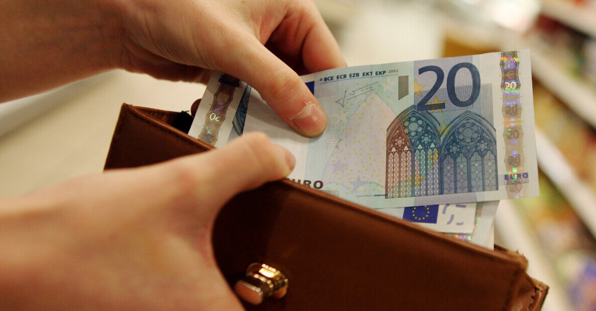 Publiskā sektora algu tēriņu kopējo pieaugumu plānots ierobežot līdz 2,6%
