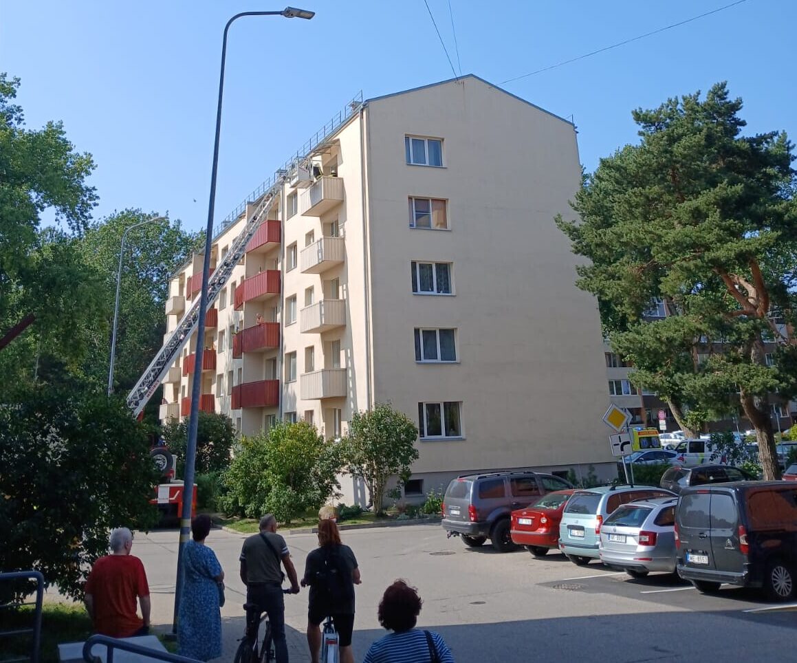 Glābēji Klaipēdas ielā atver durvis mediķiem