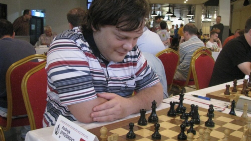 Par pornogrāfiska satura vēstuļu sūtīšanu sportistēm FIDE uz pieciem gadiem diskvalificē Latvijas šahistu Strebkovu