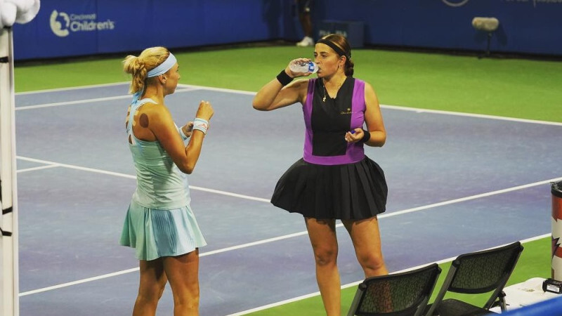 Ostapenko/Kičenoka piedzīvo zaudējumu Sinsinati “WTA 1000” dubultspēļu astotdaļfinālā