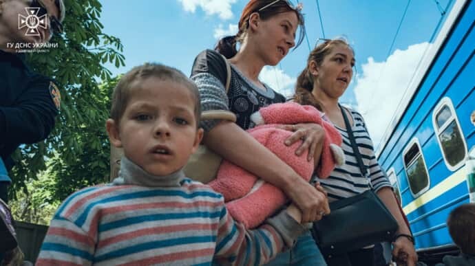 Ukraina evakuē bērnus no Doneckas apgabala piefrontes apvidus