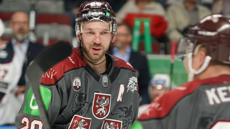 Hokeja izlasi papildinājuši Girgensons, Balcers un Dzierkals