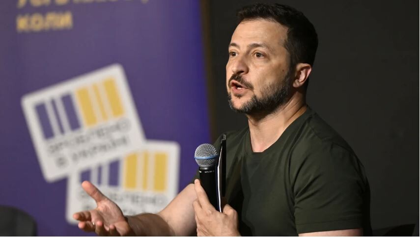 Zelenskis paraksta likumu, kas aizliedz ar Krieviju saistītās reliģiskās organizācijas