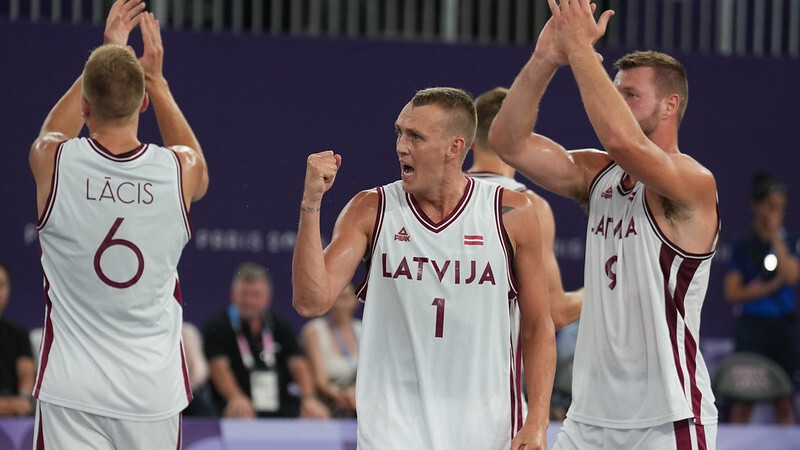 Latvijas 3×3 basketbolisti olimpisko spēļu trešajā mačā sagrauj Ķīnas komandu