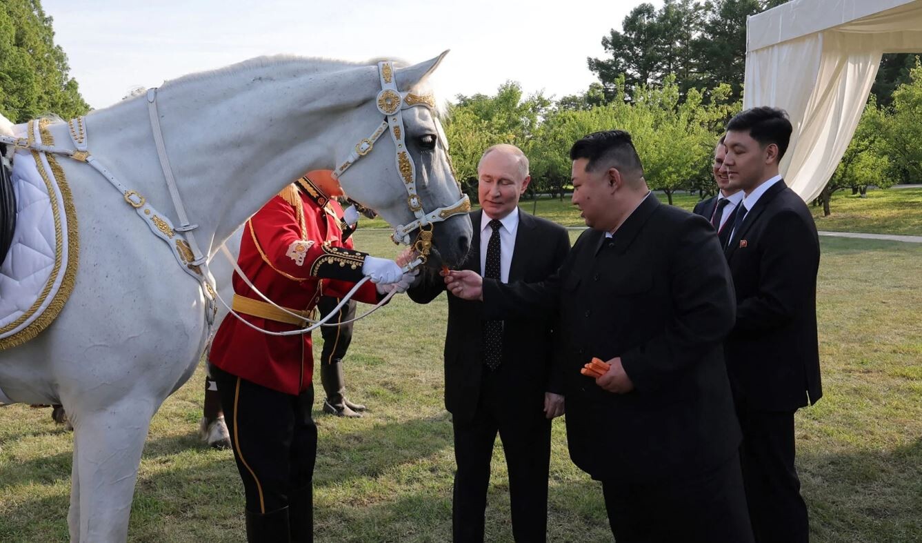 Putins uzdāvinājis Kimam 24 šķirnes zirgus
