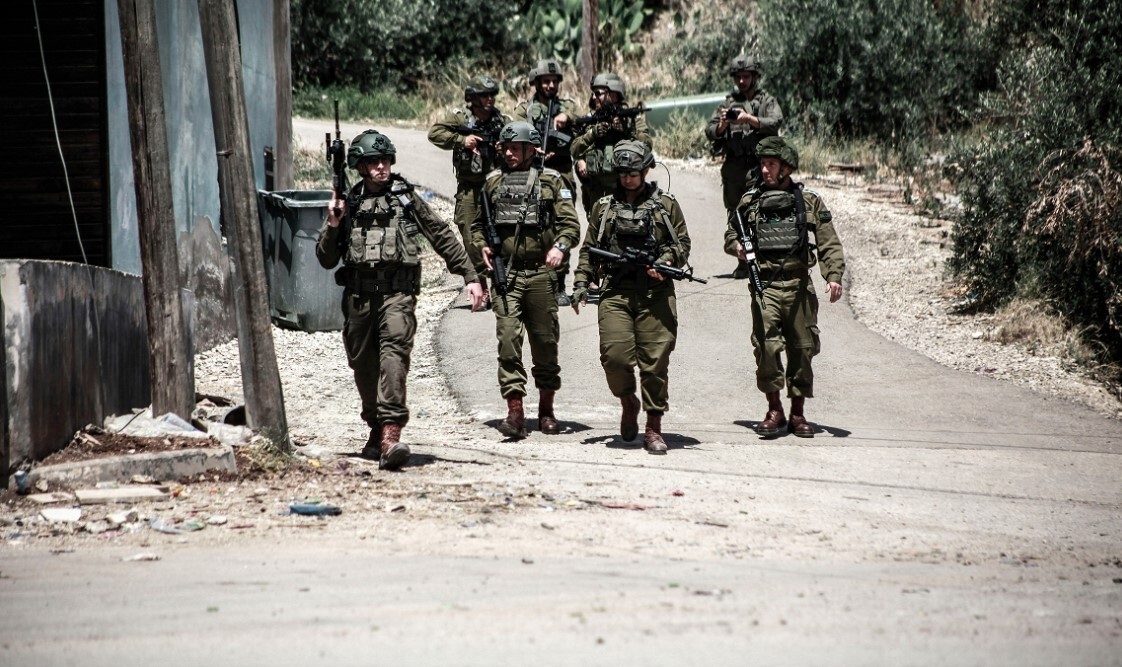 Izraēlas armija uzbrukusi “Hamās” komandcentram bijušajā skolā
