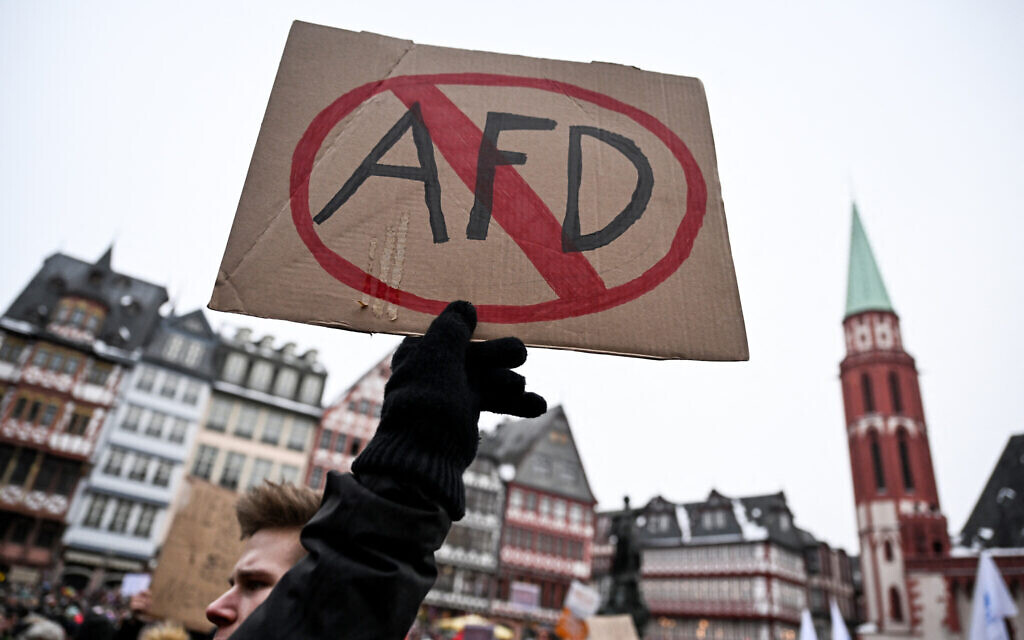Aptauja: Vācieši noraida AfD aizliegšanu