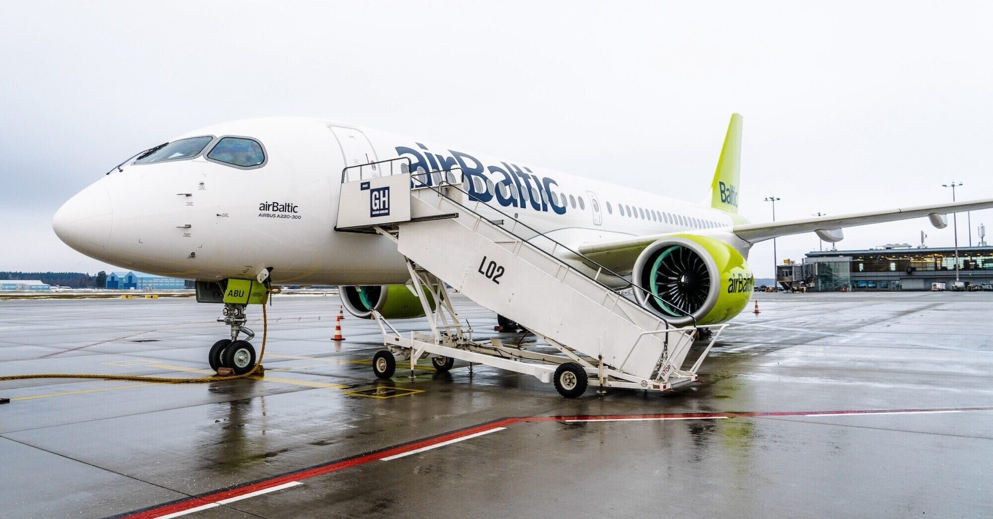“airBaltic” līdz marta sākumam atcēlis visus reisus uz un no Telavivas un Dubaijas
