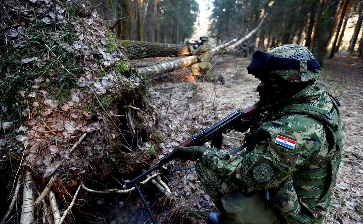 Horvātija atjaunos obligāto militāro dienestu