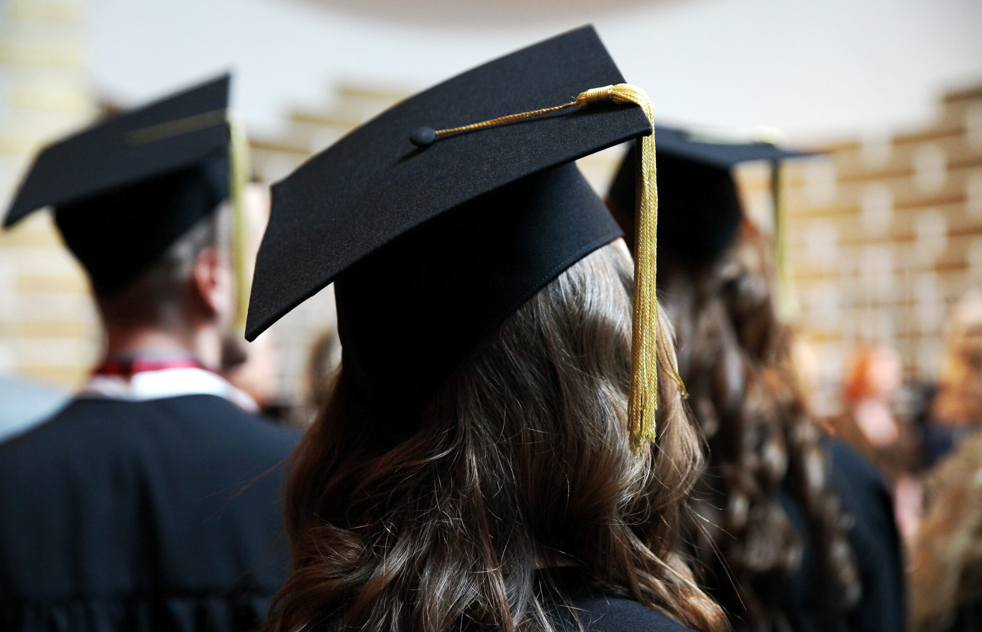 Aptauja: Latvijā 84% vecāku vēlas, lai viņu bērns uzreiz pēc vidusskolas absolvēšanas sāktu studijas
