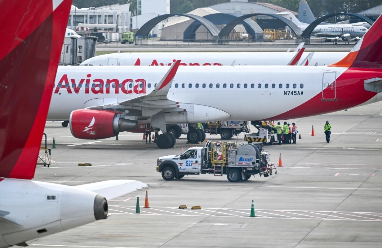 Kolumbijā atcelti desmitiem avioreisu degvielas trūkuma dēļ