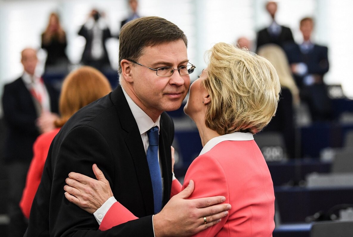 Leiena iepazīstina ar jauno EK sastāvu; Dombrovskim plānota ekonomikas un ražīguma komisāra loma