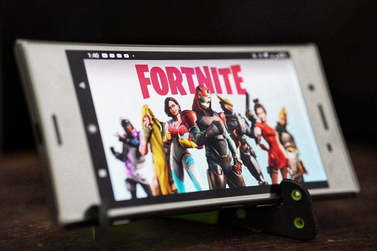 “Fortnite” izstrādātājs “Epic Games” vēršas tiesā pret “Google” un “Samsung” lietotņu veikaliem