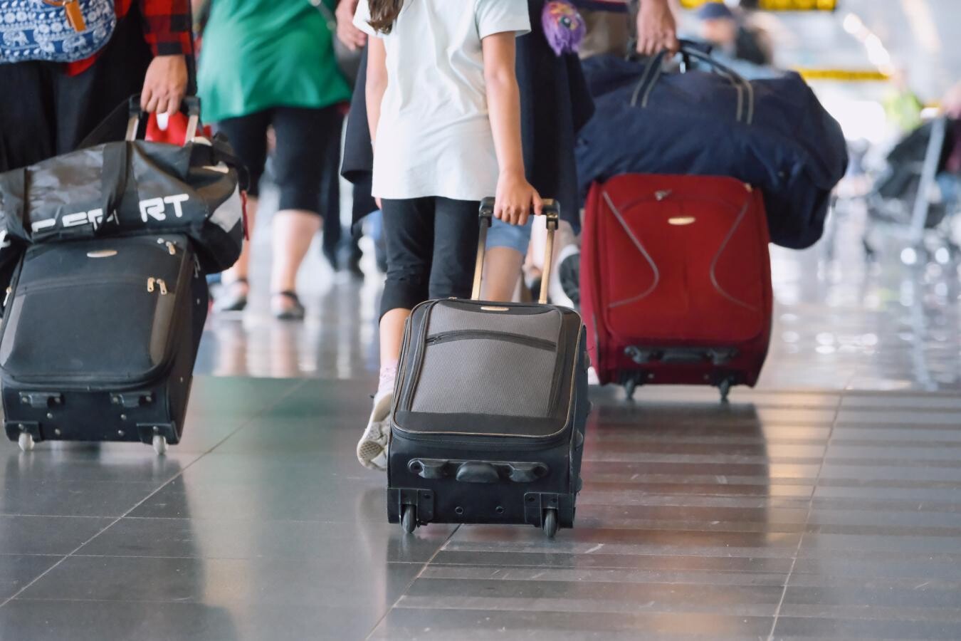 Eiropas lidostās rokas bagāžā šķidrumu varēs pārvadāt tikai 100 mililitru iepakojumos