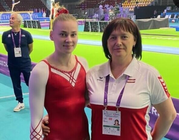 Video: Liepājas sporta vingrotājas Marijas Petrovas vārdā nosaukts elements uz līdztekām