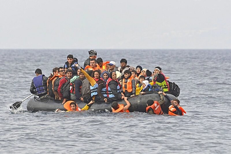 Pie Senegālas atrasta zvejas laiva ar 30 migrantu līķiem