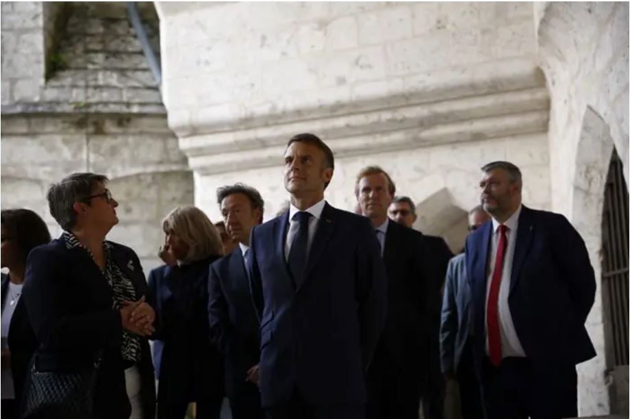 Francijā divus mēnešus pēc vēlēšanām izveidota jauna valdība
