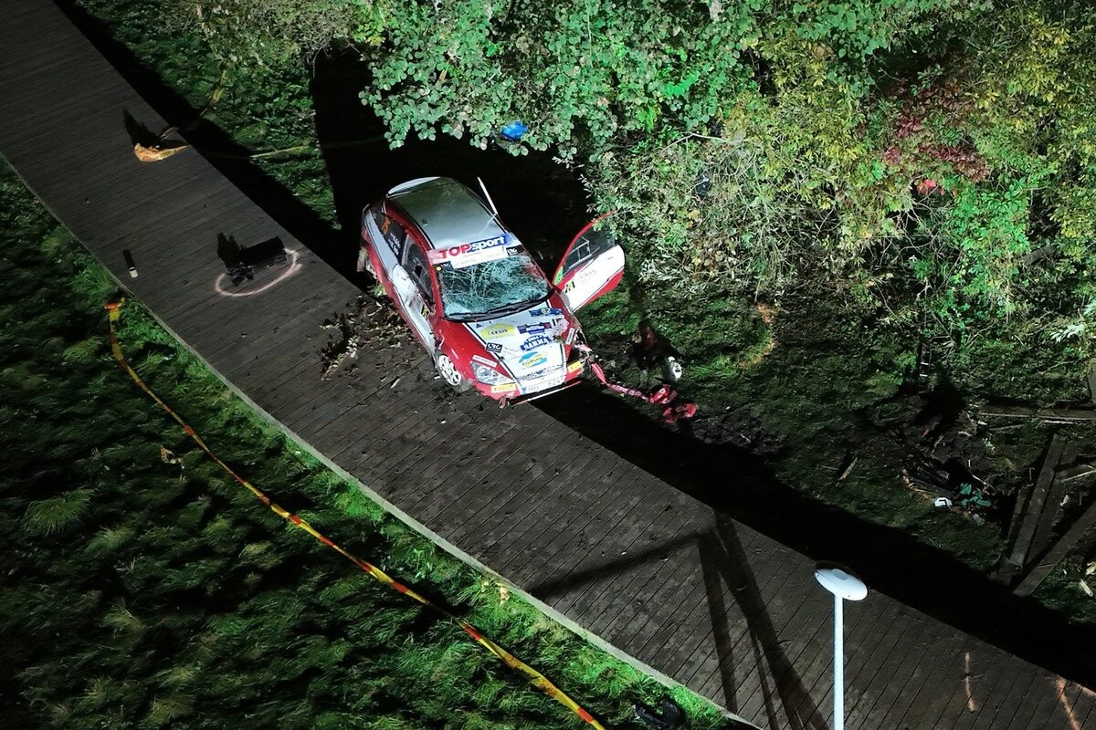 Video: Lietuvā latviešu rallija ekipāžai iebraucot skatītājos, viens cilvēks gājis bojā un 14 ievainoti