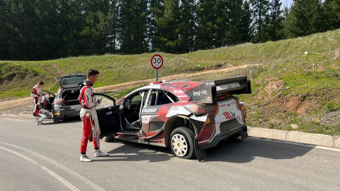 Video: Seska ekipāža WRC posmā Čīlē pirmajā dienā veic pusi no sešiem ātrumposmiem