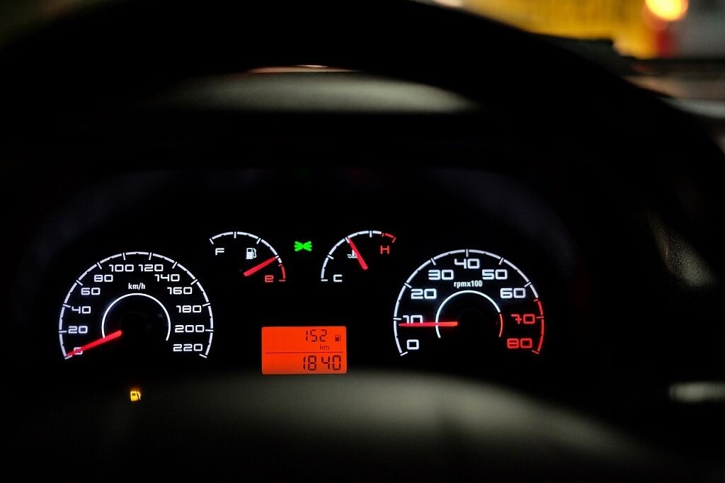Vācijas valdība un ražotāji ārkārtas sanāksmē pārrunā krīzes situāciju autobūves nozarē