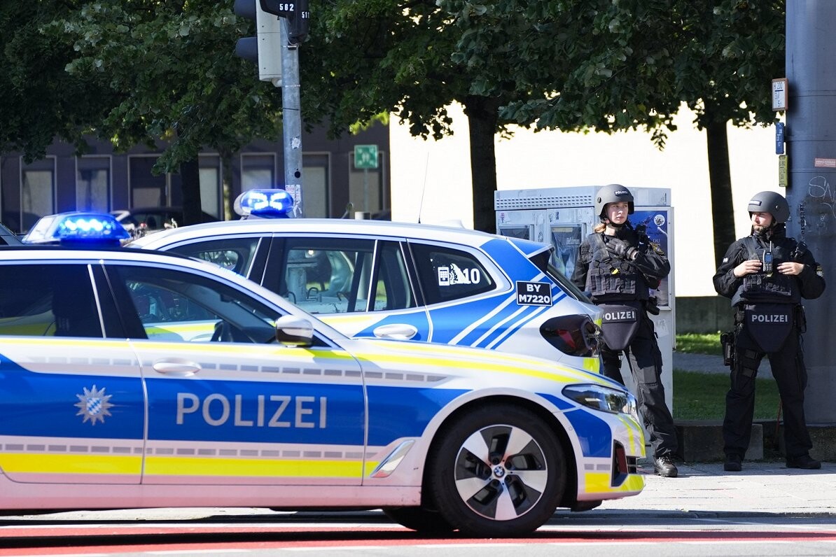 Minhenē policija Izraēlas konsulāta tuvumā nošāvusi bruņotu uzbrucēju