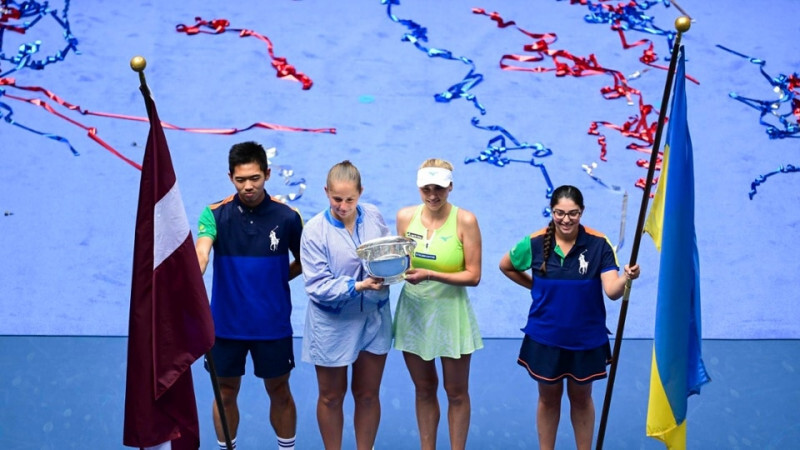 Video: Ostapenko un Kičenoka uzvar ASV atklātā čempionāta dubultspēļu finālā