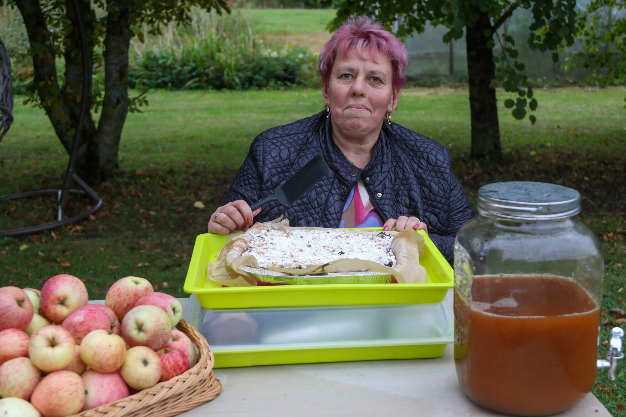 Foto: Šāgada rudens bagātīgās ražas dēļ lūst ābeļu zari