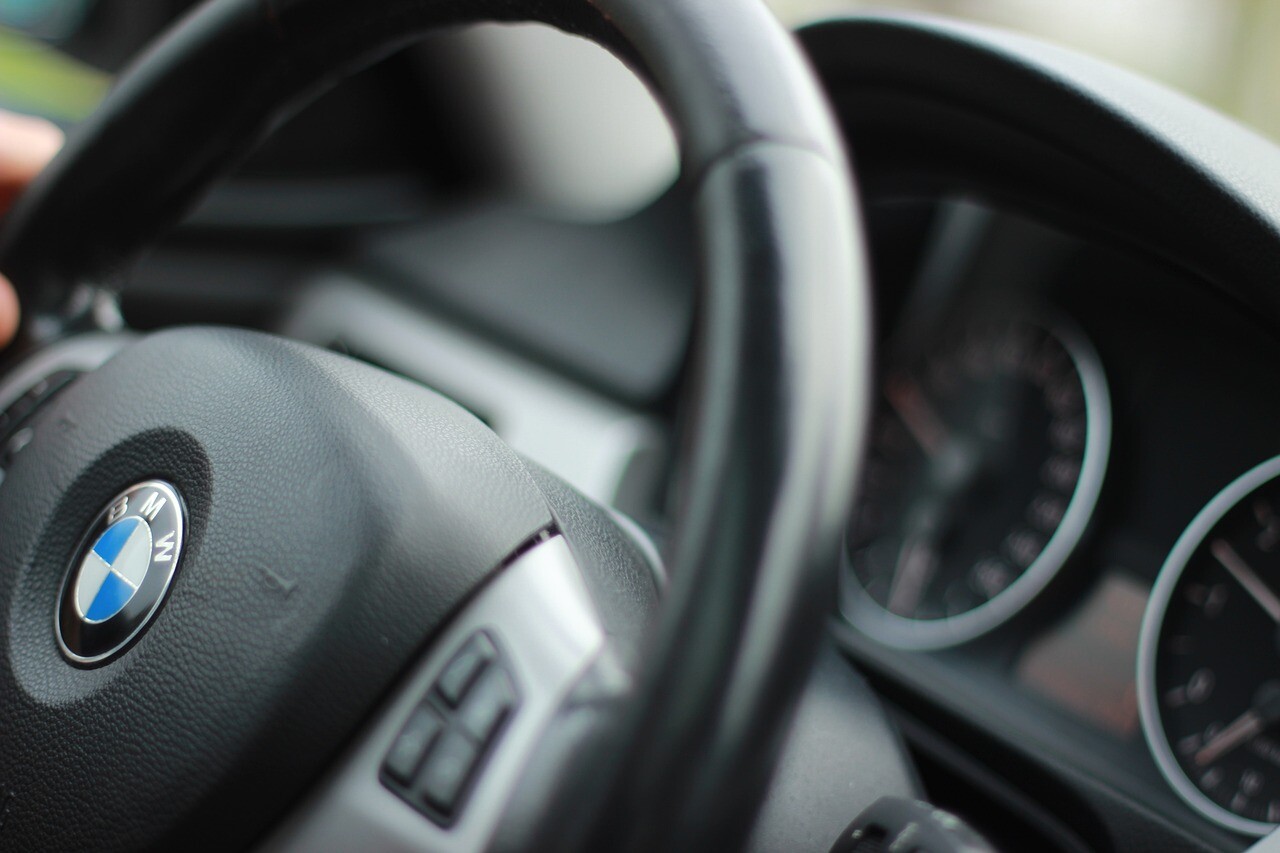 Aptauja: Latvijā 66% šoferu vada auto katru dienu