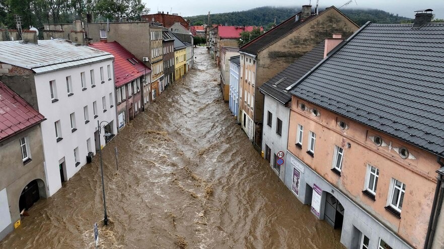 Plūdos Centrāleiropā bojāgājušo skaits pieaug līdz 24