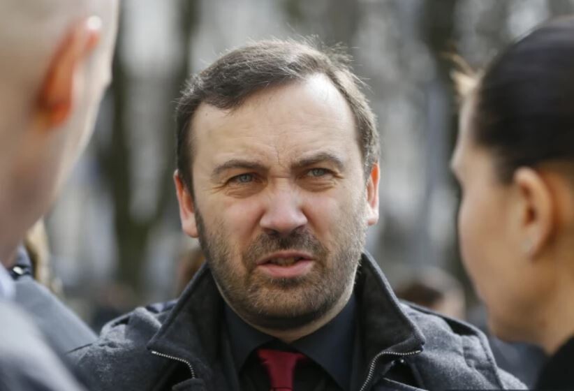 Krievijas tiesa aizmuguriski piespriež politiķim Iļjam Ponomarjovam desmit gadus cietumsodu